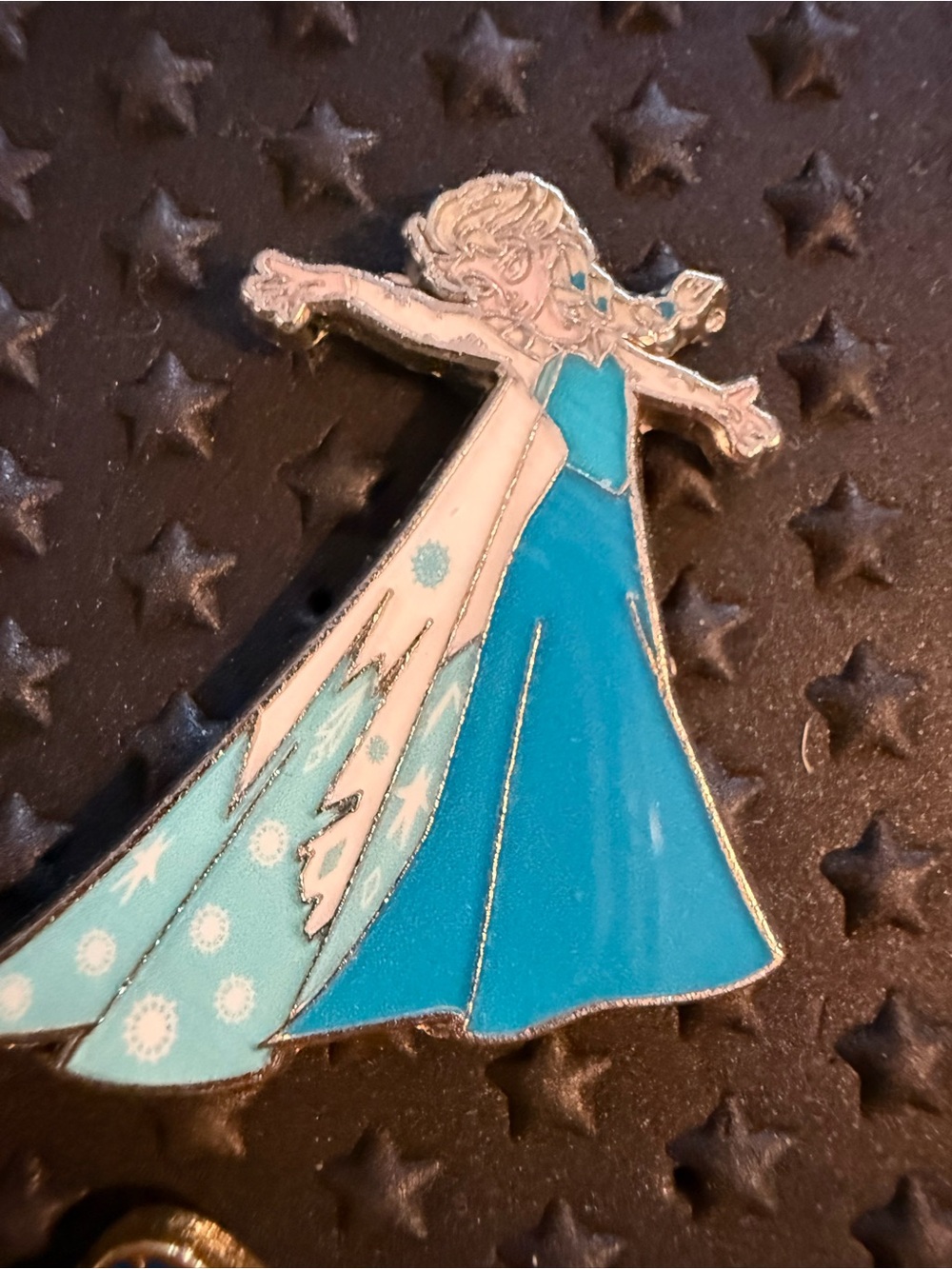 Disney Elsa Part II Frozen starter pin from a set, with her Snowflake Cape